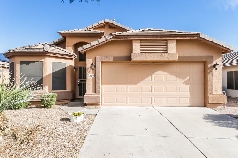 Foto principal - 2857 S Coyote Canyon