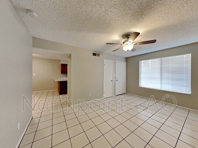 Foto del edificio - 777 N Jackson St