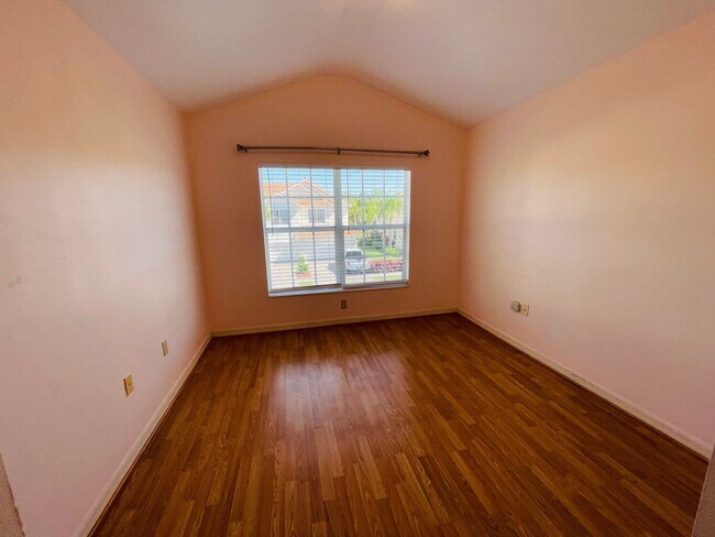 Foto del edificio - Family-Friendly Townhome Close to Beaches ...