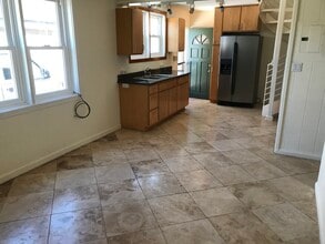 Building Photo - 1504 Palolo Ave