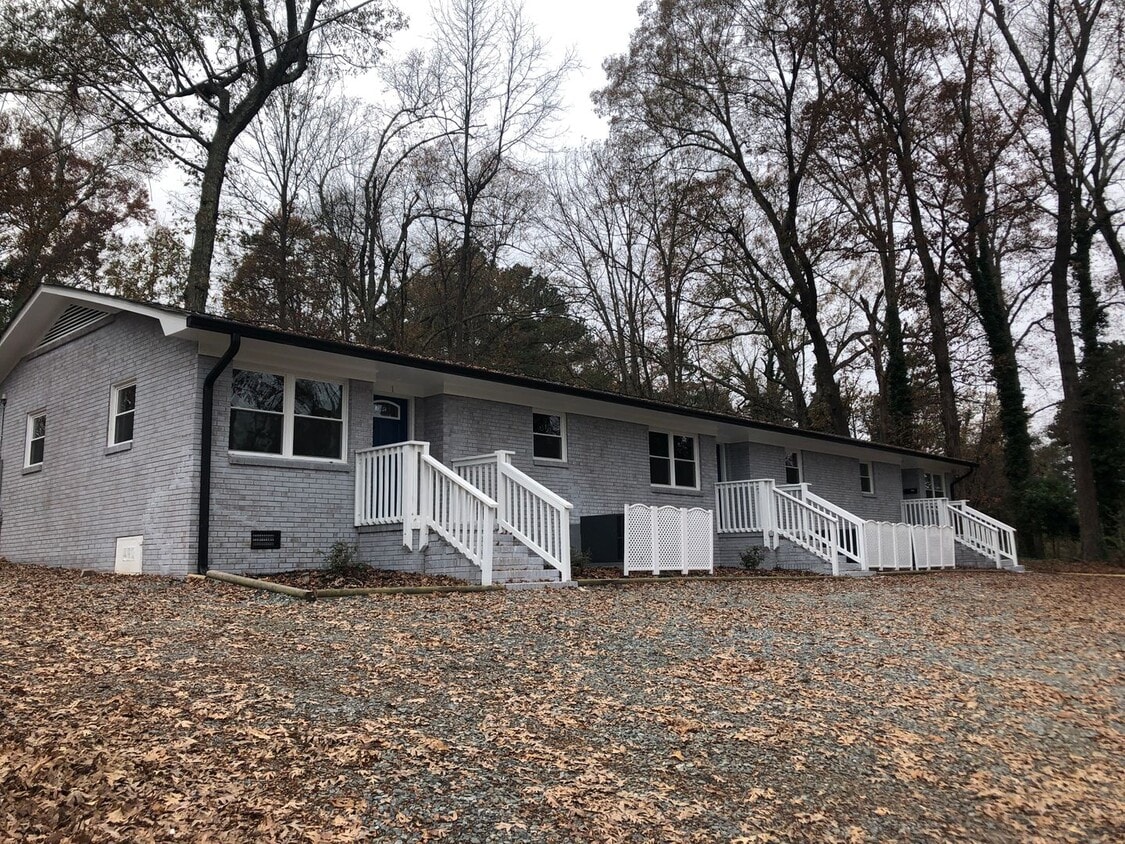 Primary Photo - Oak Trail Apartments