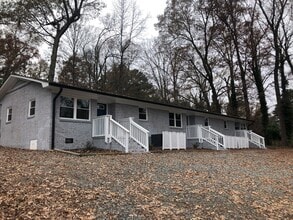 Building Photo - 108 Oak Trail