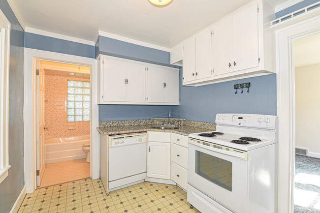 Building Photo - 170 N 69th St