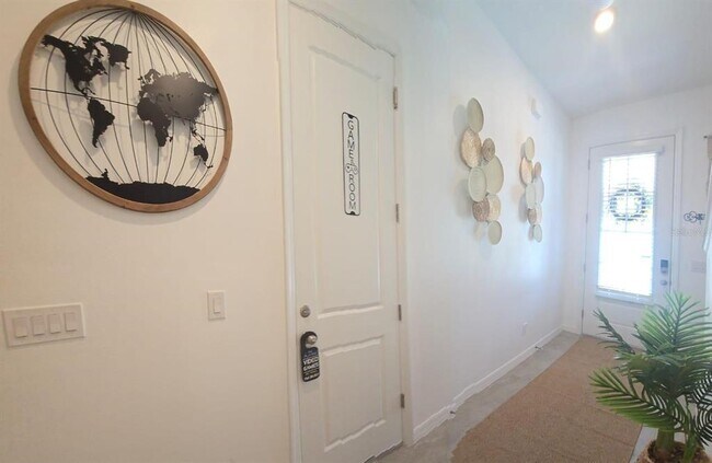 Building Photo - 635 Longboat Dr
