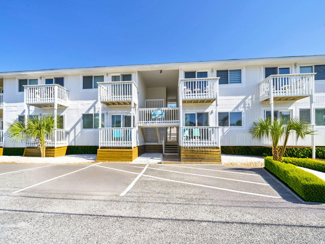 Primary Photo - 445 Gulf Shore Dr