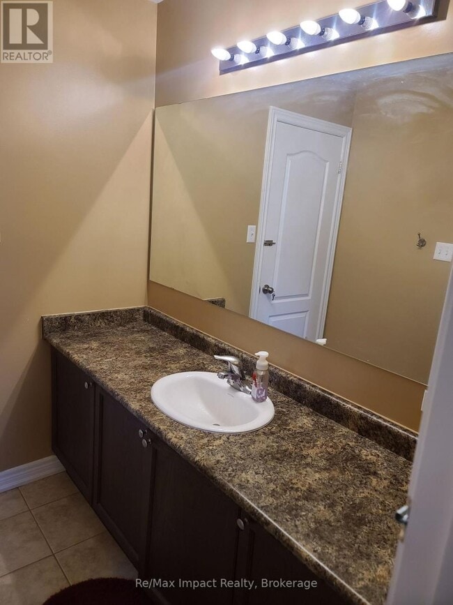 Building Photo - 1688 Finkle Dr