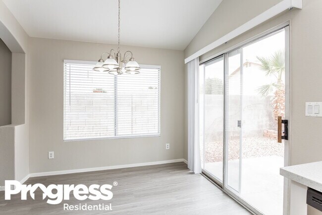 Foto del edificio - 6102 Giant Forest Ln