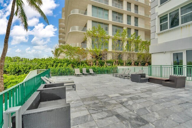 Foto del edificio - 9195 Collins Ave