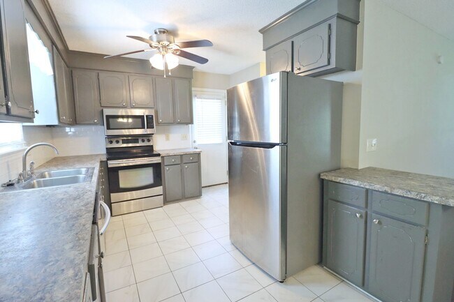 Foto del edificio - Charming Columbia Home Minutes to Fort Jackson! Available March 2026!