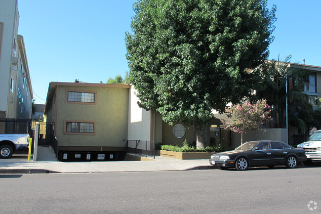 Foto del edificio - Collins Apartments