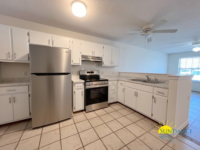 Building Photo - Great 2-bedroom home with an updated kitch...