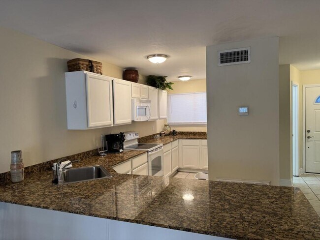 Foto del edificio - 1644 Beach Blvd