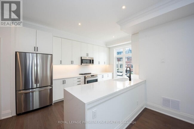 Building Photo - 15 Lunar Cres