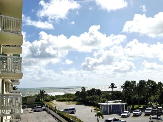 Building Photo - 125 S Ocean Ave