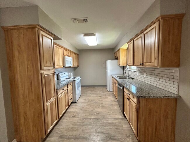 Building Photo - 8219 Elkridge Ave