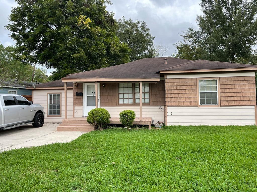 Primary Photo - 1105 Mobile Dr