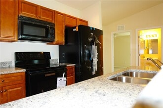 Building Photo - 528 SE 5th Ave