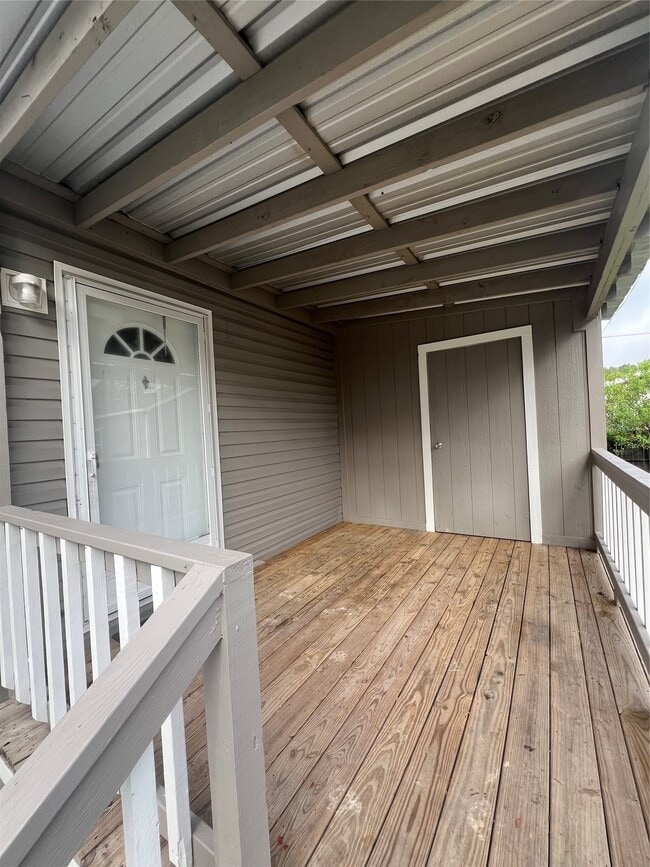 Building Photo - 20498 Trinity Way
