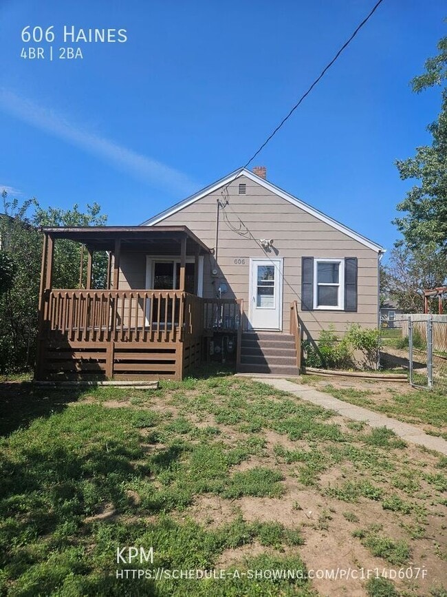 Building Photo - 606 Haines Ave
