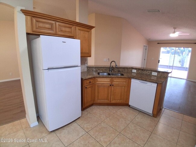 Foto del edificio - 660 Wickham Lakes Dr