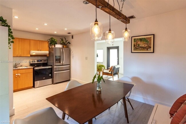 Building Photo - 4 br, 3 bath House - 3801 SW 60th Ave