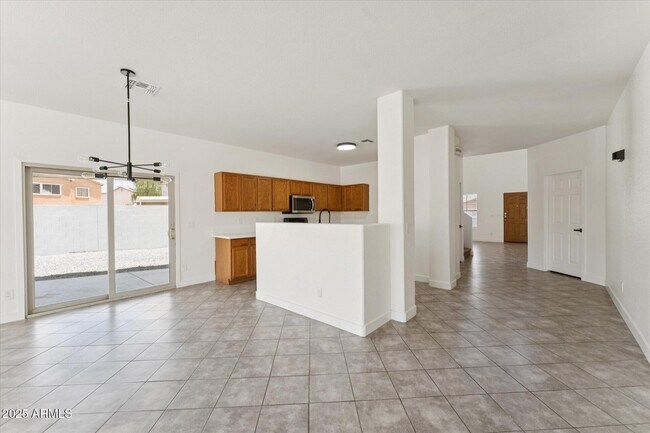 Foto del edificio - 6418 W Miami St