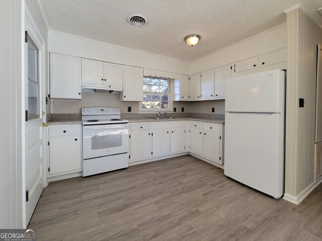 Foto del edificio - 354 Emily Cir