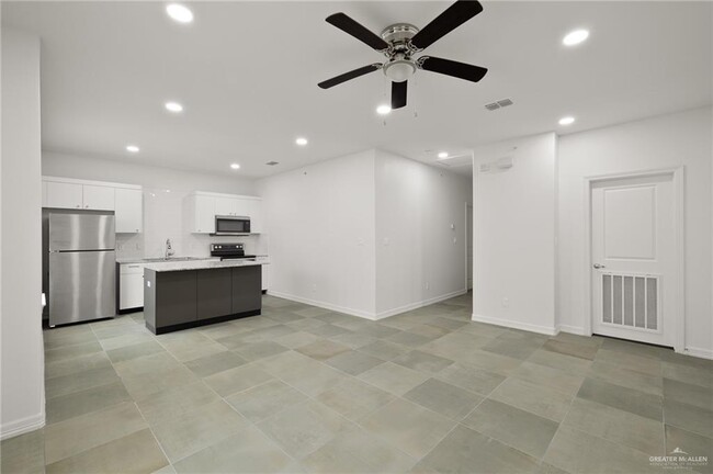Foto del edificio - 901 E Redbud Ave