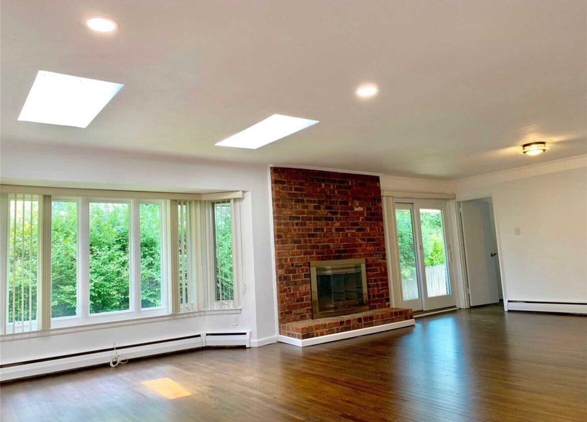 16 Oakwood St, Jericho, NY 11753 House Rental in Jericho, NY