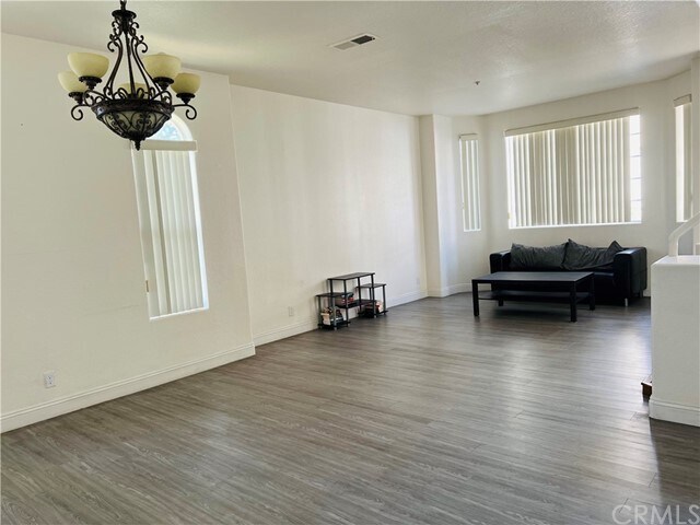 Building Photo - 412 S 3rd Ave