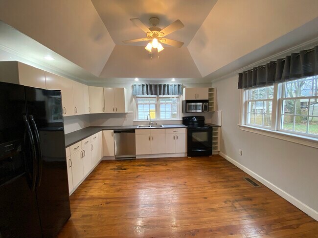 Building Photo - 414 Harris St