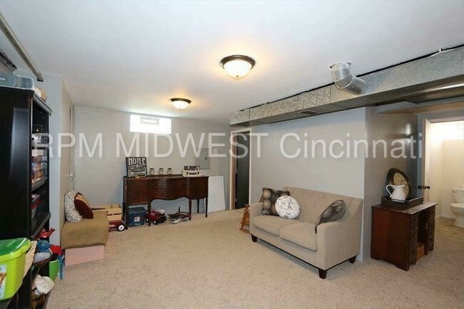 Building Photo - 8365 Chesswood Dr