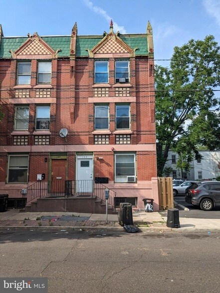 Primary Photo - 142 W Hanover Street