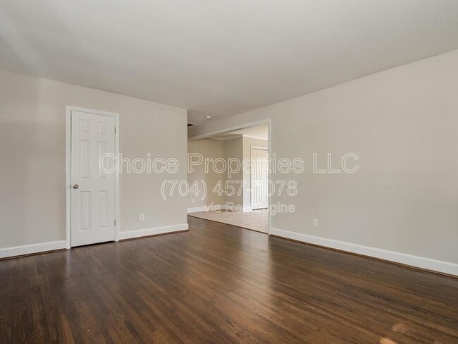 Foto del edificio - 6827 Woodstream Dr