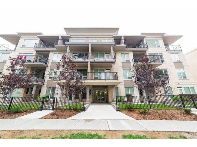 Building Photo - 9907-9907-91 91 Ave NW