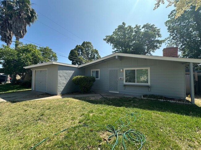 Foto del edificio - 3 Bedroom Home In Sacramento