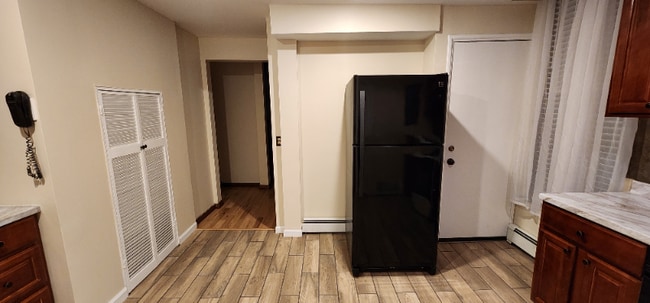 Building Photo - 33 Willow Ave