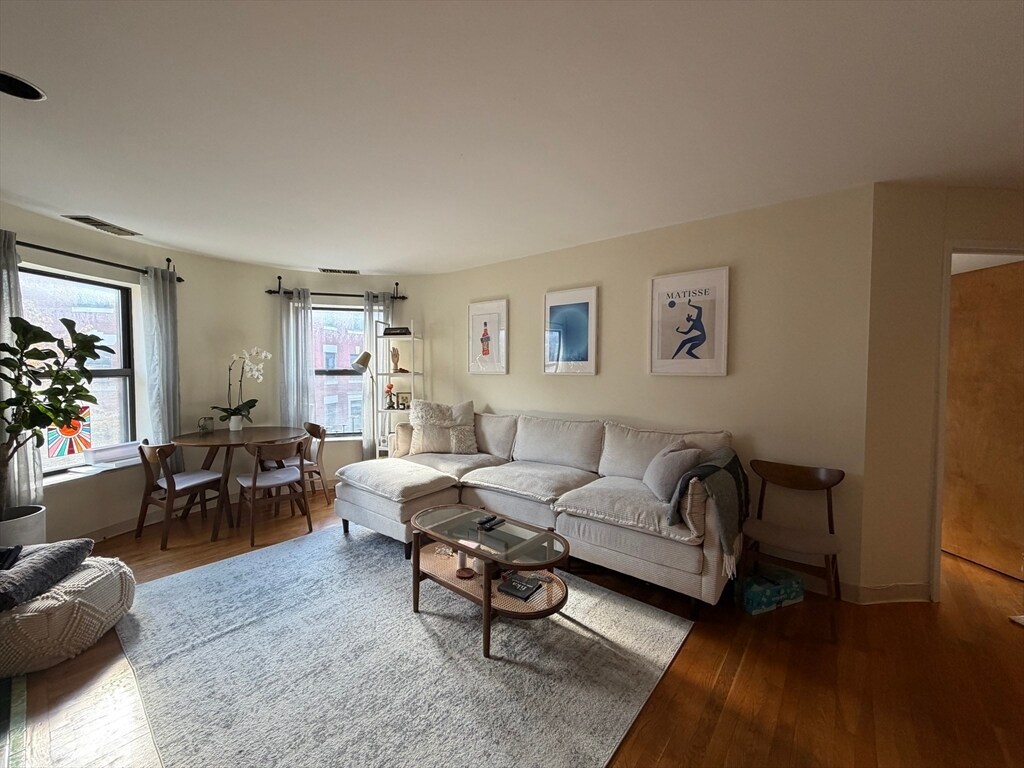 Foto principal - 103 Gainsborough St