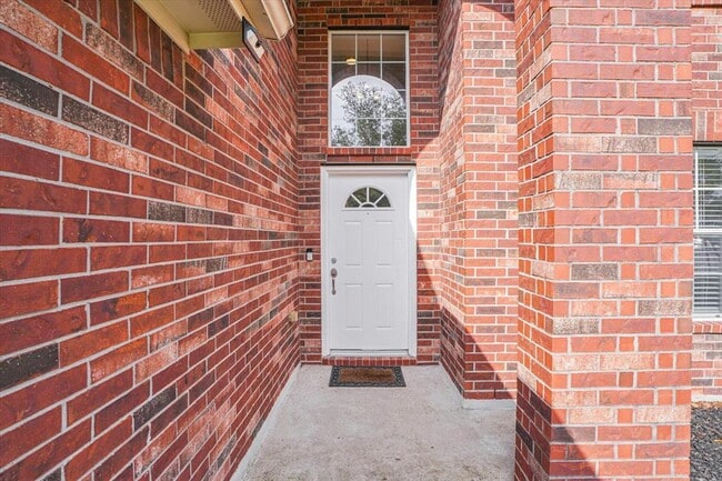 Building Photo - 2702 Argos Dr