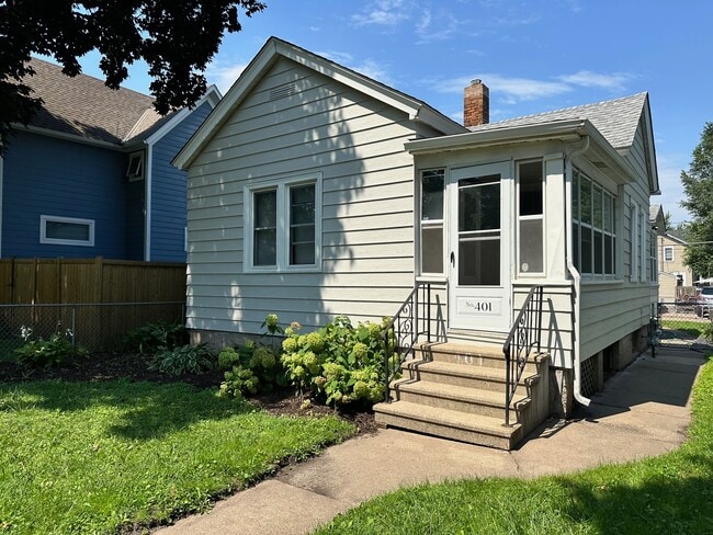 Building Photo - 401 Sherburne Ave