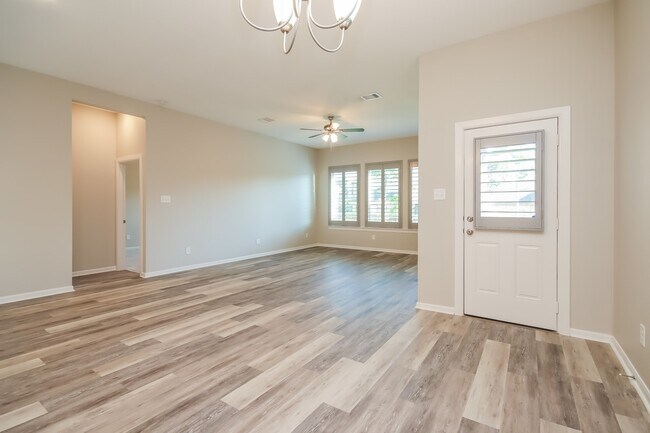 Foto del edificio - 142 Scarlet Maple Wy
