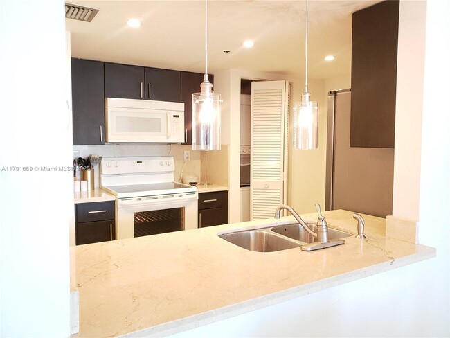 Foto del edificio - 1717 N Bayshore Dr