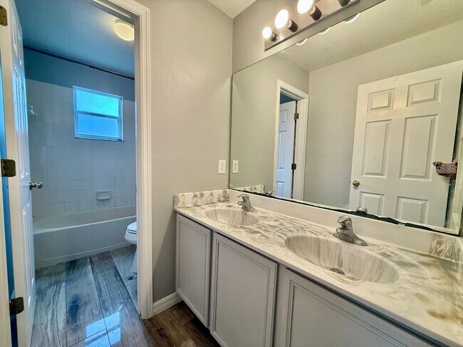 Building Photo - 677 Elbridge Dr