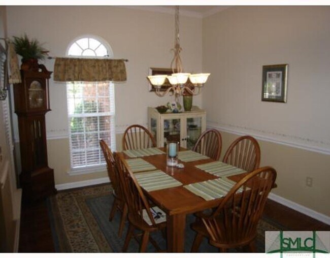 Building Photo - Available June 12!! $2500 a month!!!