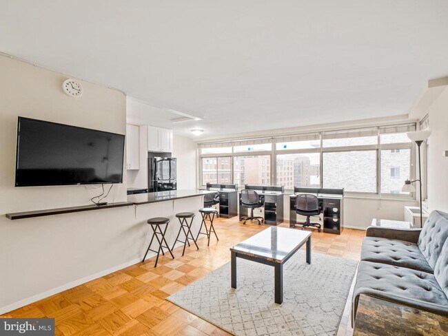 Foto del edificio - 2401 H St NW