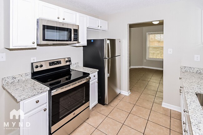 Foto del edificio - 7792 Lowrance Rd