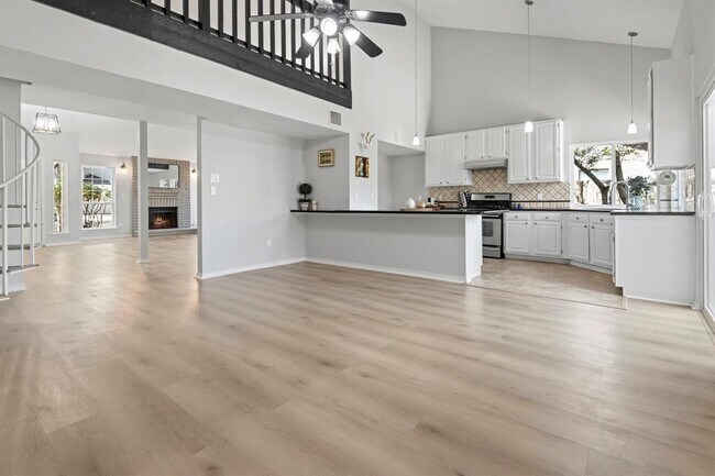 Building Photo - 3323 Peachwood Ln