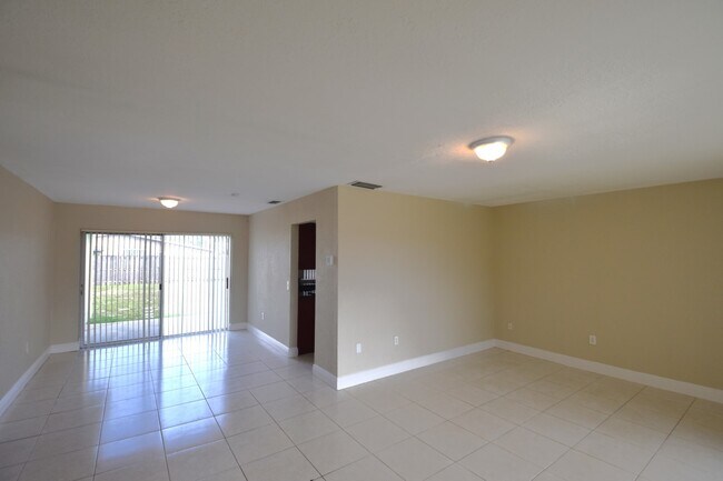 Foto del edificio - 11351 NW 31st Pl