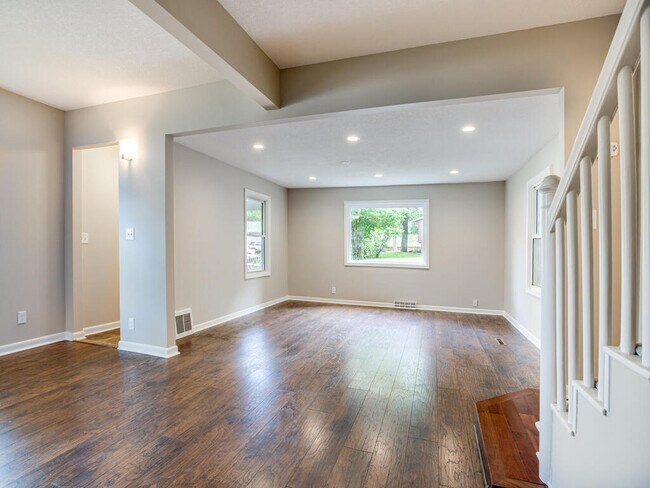 Building Photo - 5101 Edgewater Dr