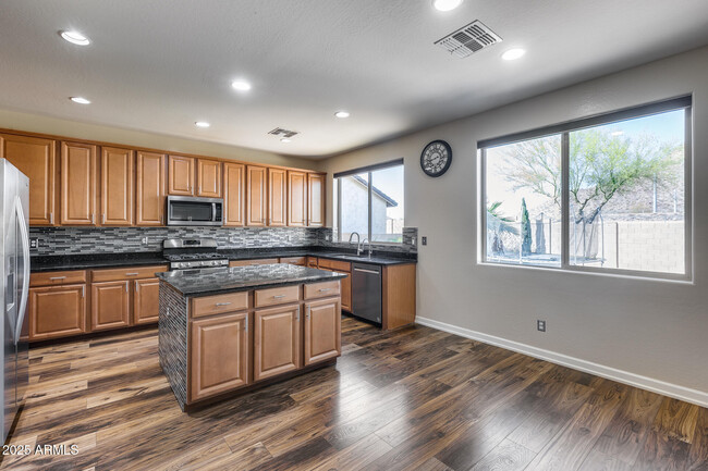 Foto del edificio - 5826 W Plum Rd